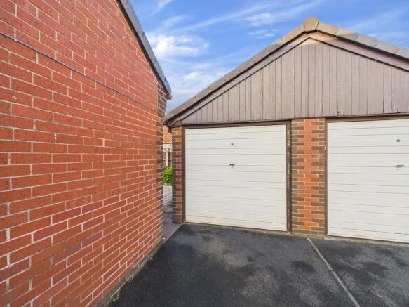 2 bed Semi-Detached Bungalow for sale Image 11