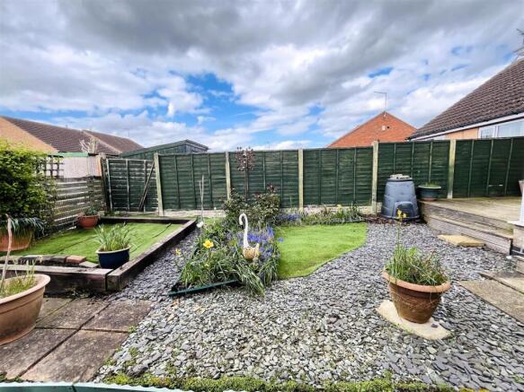1 bed Semi-Detached Bungalow for sale Image 4