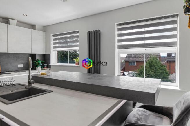 4 bed Semi-Detached for sale Image 11