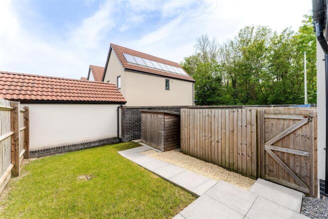 16 Mayors Rd Claverham BS49 4GG 24.jpg