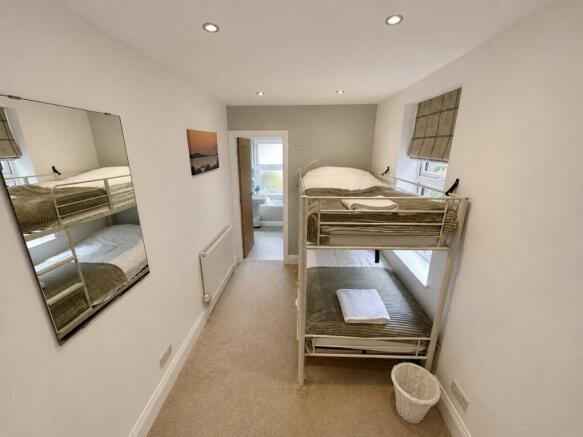 2 bed Flat to rent Image 12