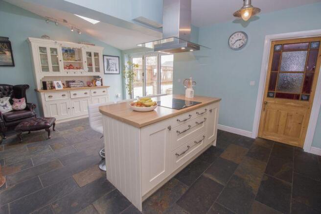 Kitchen / Brea...