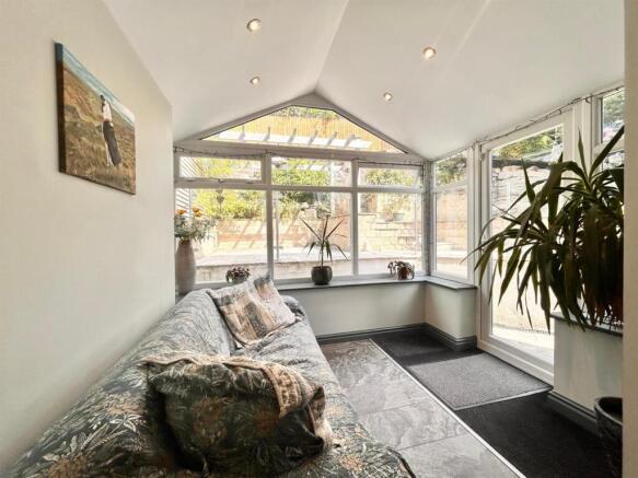 3 bed Semi-Detached for sale Image 6