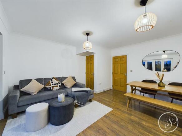 LOUNGE/DINER