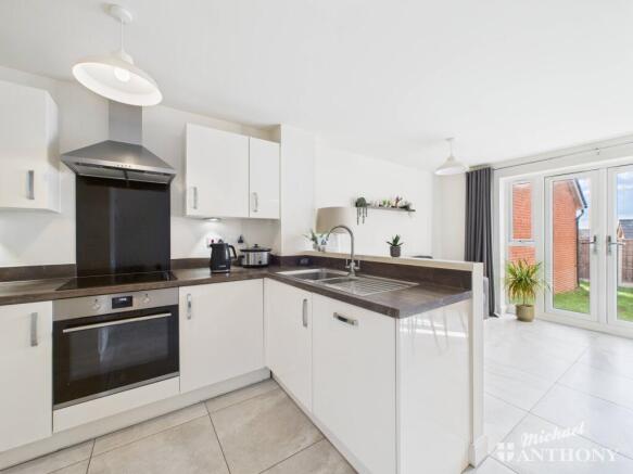 CAM02773G0-PR0356-STILL045