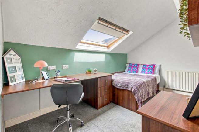 6 bed House to rent Image 9
