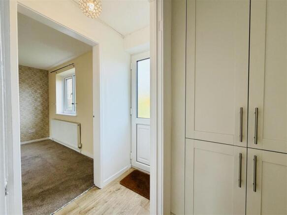 4 bed Detached to rent Image 8