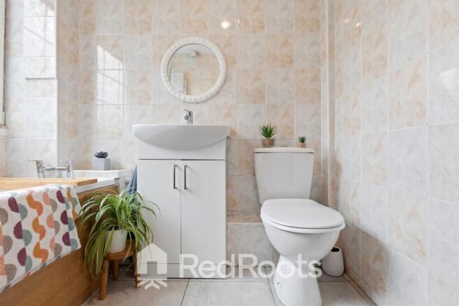 3 bed Detached for sale Image 8