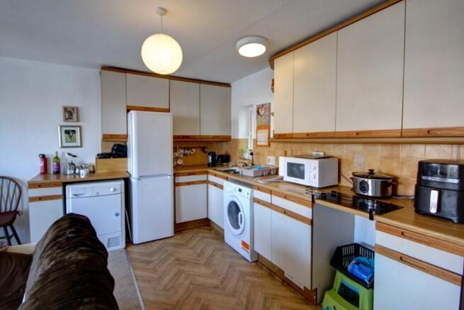 2 bed Flat for sale Image 5