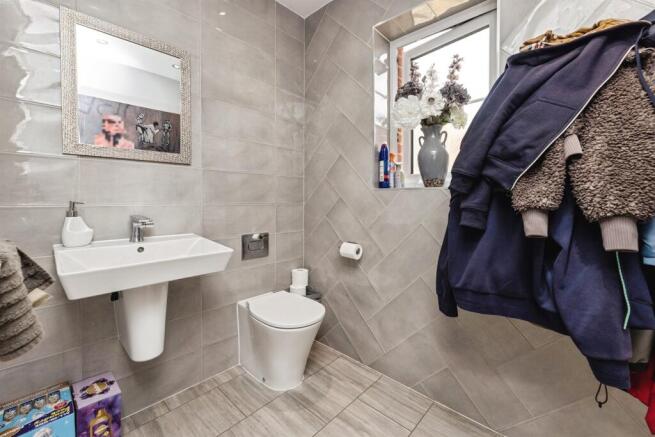 3 bed Semi-Detached for sale Image 11
