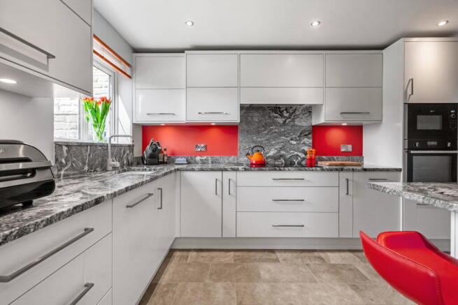 4 bed Detached for sale Image 10