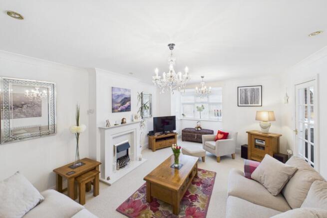 CAM04201G0-PR0057-STILL055