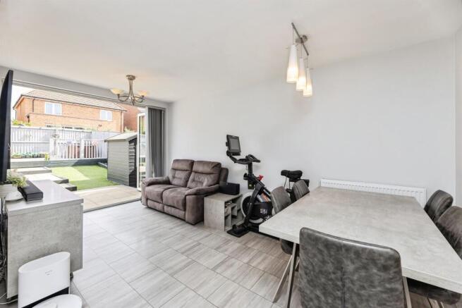 3 bed Semi-Detached for sale Image 12
