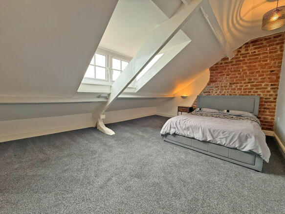 5 bed Terraced for sale Image 11