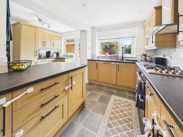 3 bed Semi-Detached for sale Image 6