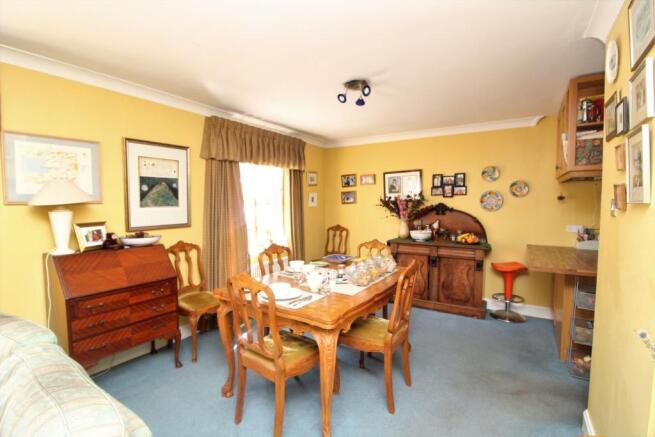 Lounge/Dining Room