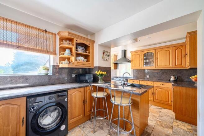 Kitchen/ Breakfast Room