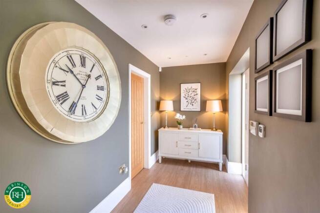 4 bed Detached for sale Image 8