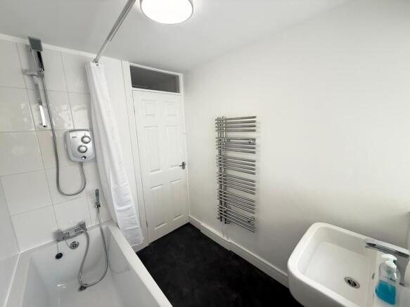 2 bed Semi-Detached Bungalow to rent Image 11