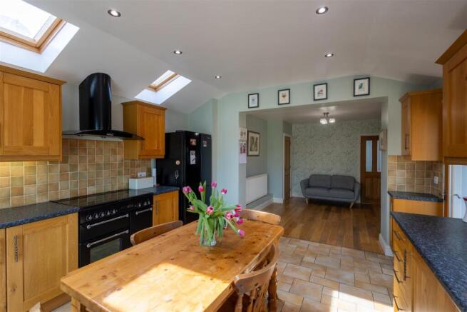 LIVIN/DINING/JITCHEN