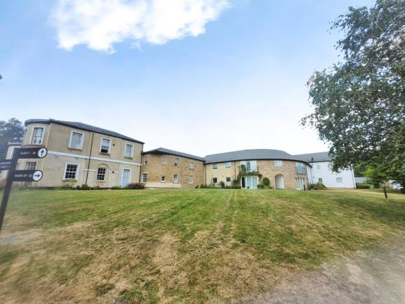 2 bed Flat for sale Image 11