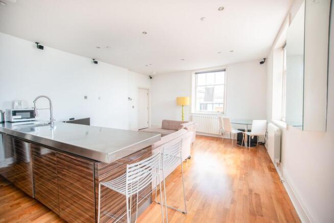 Kitchen / lounge