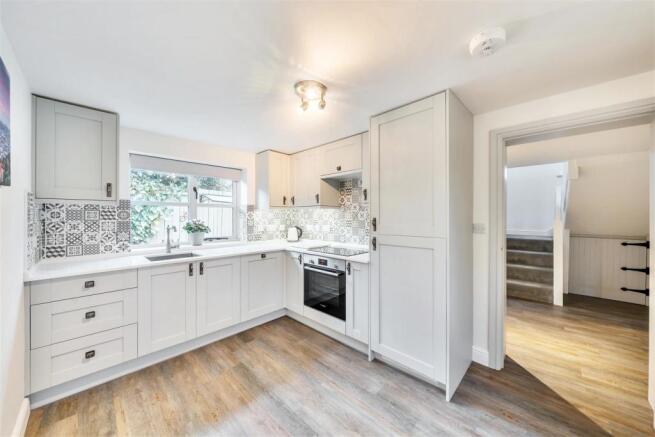 MODERN KITCHEN