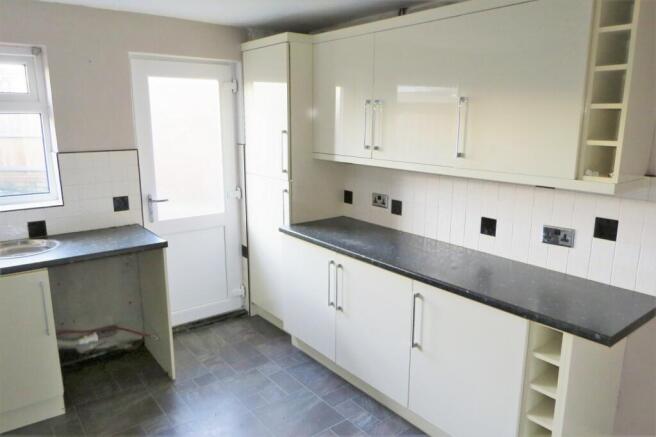 3 bed Semi-Detached to rent Image 5