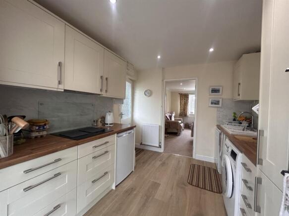 kitchen 2.jpg