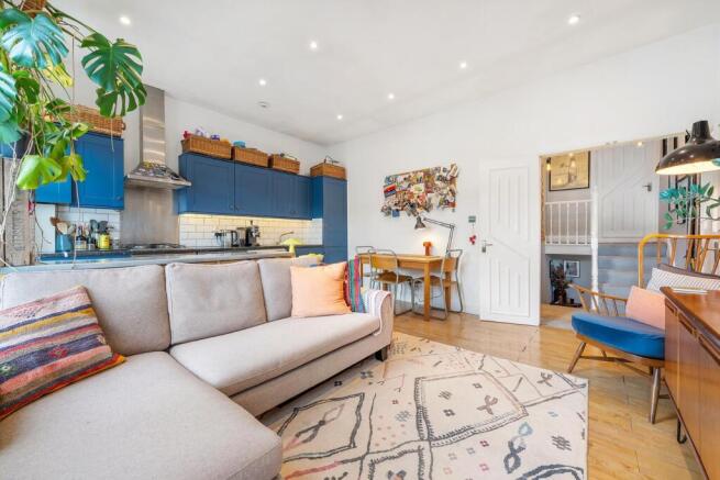 Open-plan kitchen/reception (3)