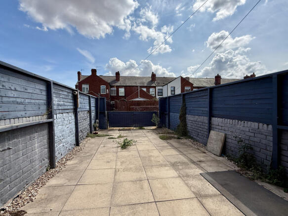 3 bed Terraced to rent Image 9