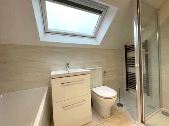 4 bed Detached to rent Image 9