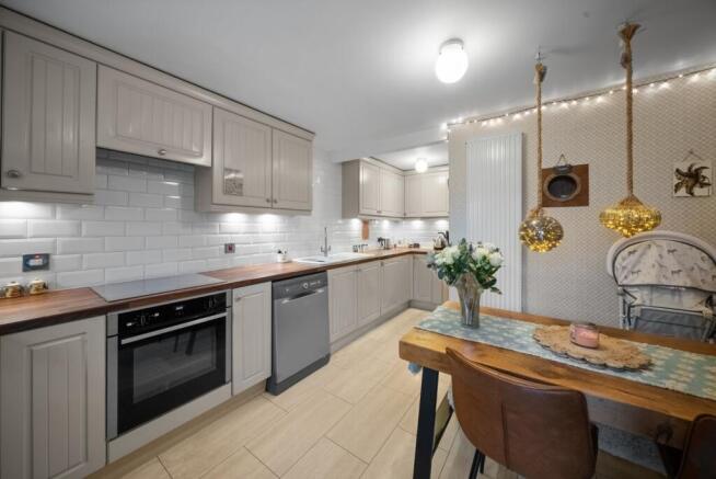3 bed Terraced for sale Image 5