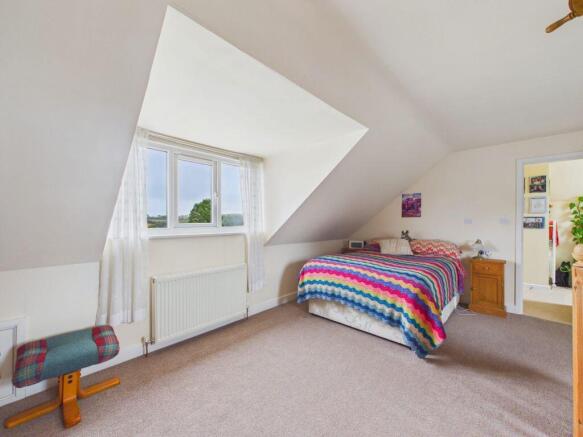 3 bed Semi-Detached Bungalow for sale Image 8