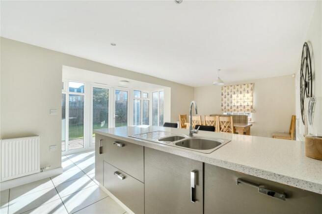 5 bed Detached for sale Image 3