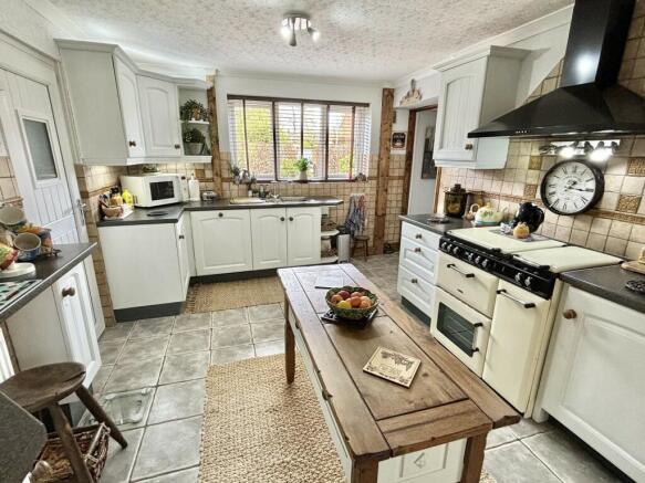 BREAKFAST/KITCHEN