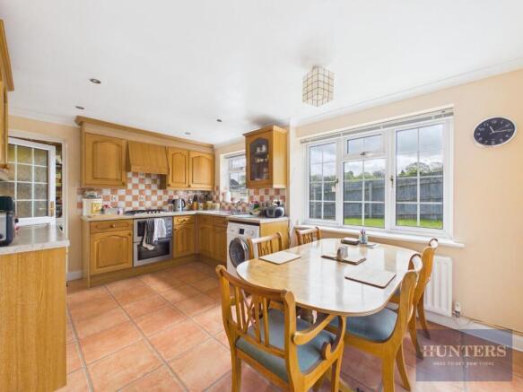 Kitchen / Dining Area