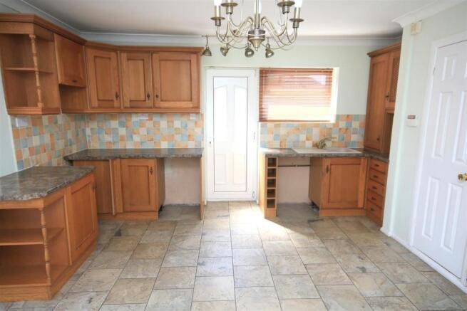OPEN PLAN LIVING/ DINING/ KITCHEN