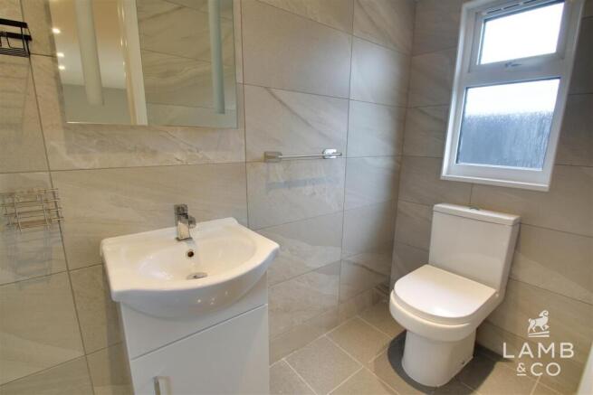 Annex/ 5th Bedroom Bathroom