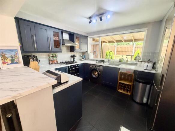 3 bed Semi-Detached for sale Image 7