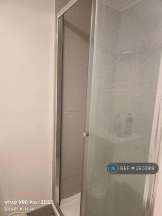3 bed Flat to rent Image 6