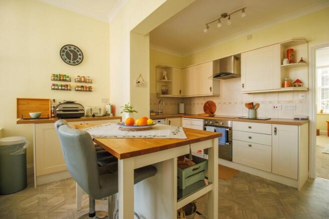 3 bed Ground Flat for sale Image 6