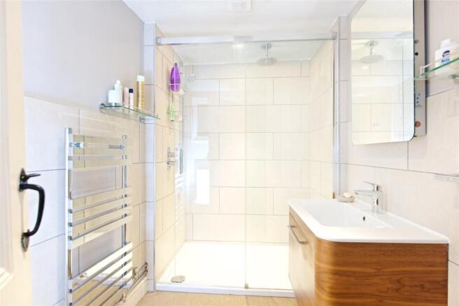 S/F Shower Room