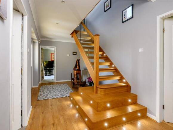 5 bed Detached for sale Image 9