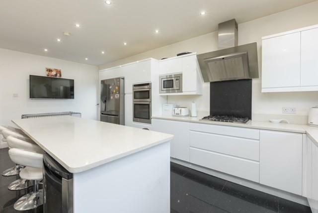 kitchen 2.jpg