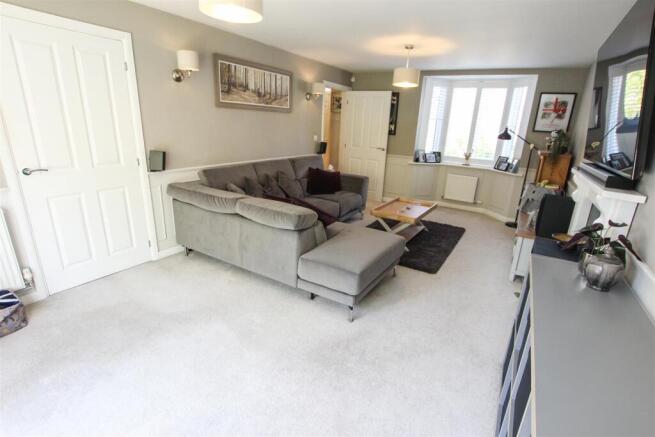 4 bed Detached for sale Image 9