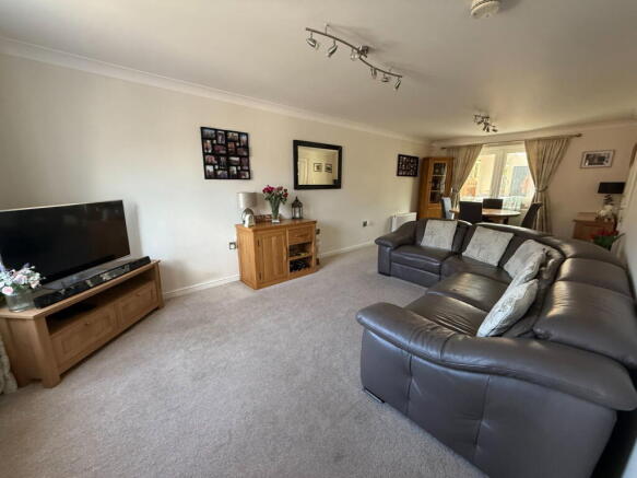 4 bed Detached for sale Image 10