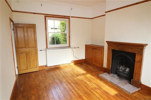 4 bed House to rent Image 5