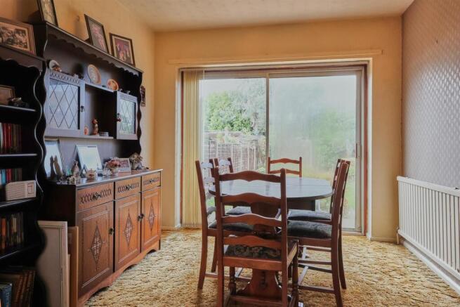 Dining room to rear