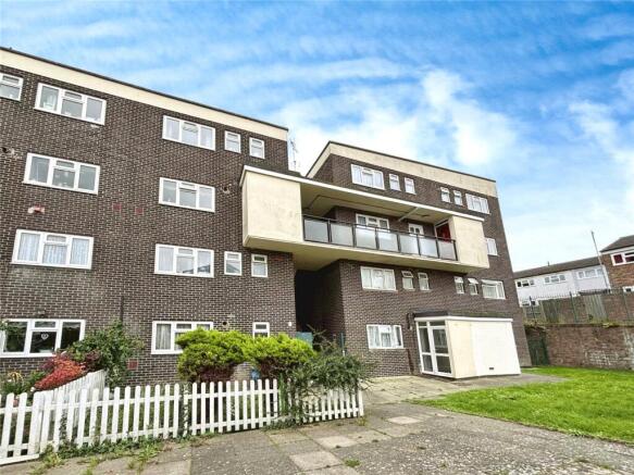 3-bed flat on Oakum Court, Shipwrights Avenue, Chatham, Kent, ME4, £160,000